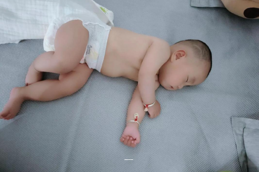 南阳宝宝偏头怎么纠正